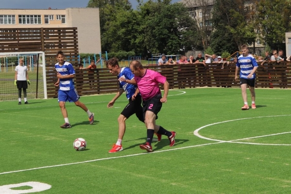 В Ганцевичах открыли футбольную площадку, построенную при содействии АБФФ и Туровского молочного комбината