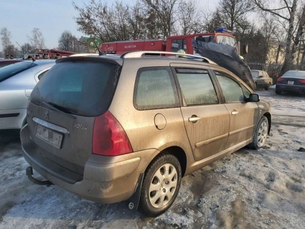 В Барановичах на автостоянке загорелся автомобиль «Пежо-307»