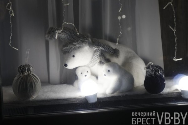 Посмотрите, как брестские заведения украсили витрины к Новому году Посмотрите, как брестские заведения украсили витрины к Новому году