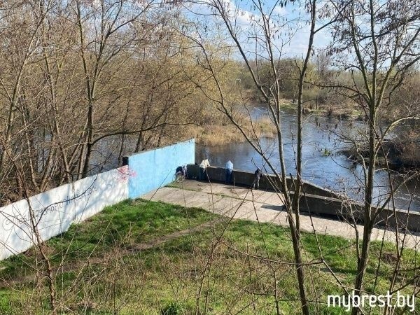 Как выглядит новый участок набережной реки Мухавец в Бресте