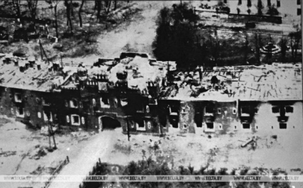 Мемориал «Брестская крепость-герой» в фотоархиве Мемориал «Брестская крепость-герой» в фотоархиве
