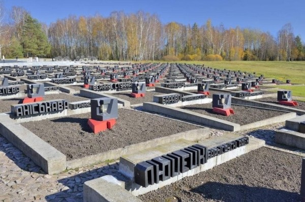 «Саша всю жизнь помнил, как хоронили погибших жители соседних деревень». История чудом выжившего хатынского мальчика