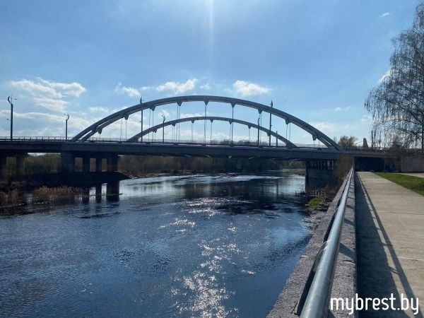 Как выглядит новый участок набережной реки Мухавец в Бресте
