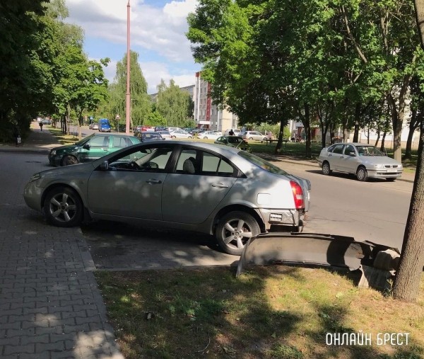 
                Читатель: В Бресте на Молодогвардейской неизвестные ударили две машины и скрылись с места ДТП
            