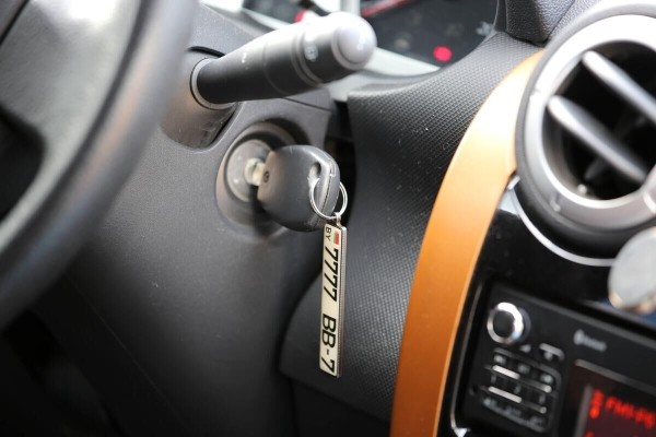 $3 000 за пять семёрок. Пообщались с владельцами «блатных» номеров