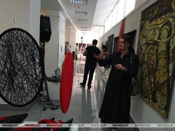 Лучшие работы белорусских художников-концептуалистов презентовали в Бресте