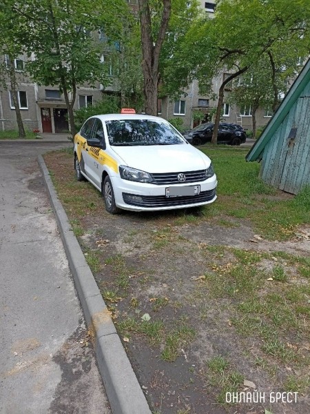 Читатель: На зелёной зоне... Так в Бресте водители паркуют свои автомобили
Читатель: На зелёной зоне... Так в Бресте водители паркуют свои автомобили