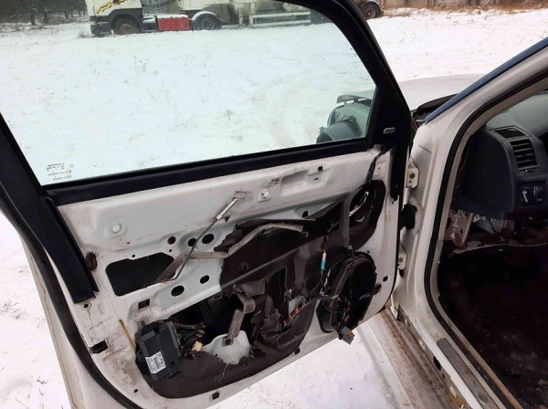 МВД продаёт ржавый Chrysler 300С, сделав уценку. Сколько было, а сколько стало?