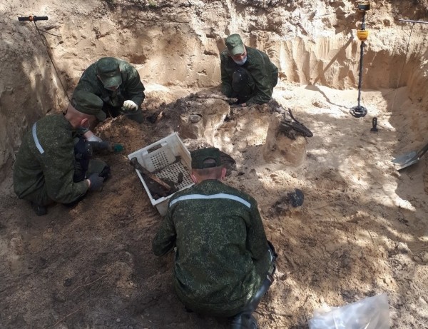 У деревни Тартаки Барановичского района ведутся поисковые работы на месте массового захоронения жертв фашизма У деревни Тартаки Барановичского района ведутся поисковые работы на месте массового захоронения жертв фашизма