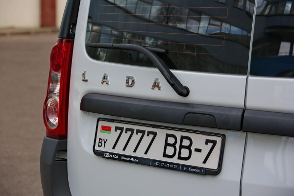 $3 000 за пять семёрок. Пообщались с владельцами «блатных» номеров