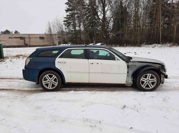 МВД продаёт ржавый Chrysler 300С, сделав уценку. Сколько было, а сколько стало?