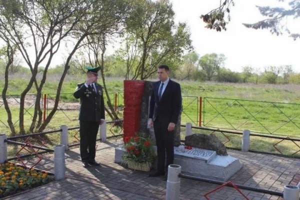 Брестские коммунальники почтили память воинов-пограничников, погибших в годы Великой Отечественной войны Брестские коммунальники почтили память воинов-пограничников, погибших в годы Великой Отечественной войны