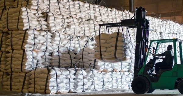 Беларусь импортирует 20 тысяч тонн сахара