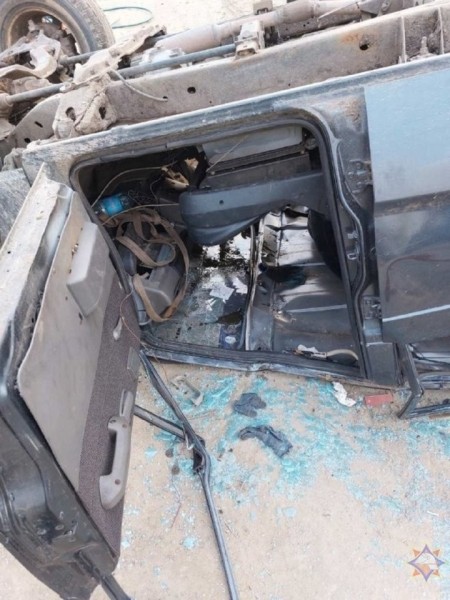 В Бресте перевернулся внедорожник. Работниками МЧС спасена девушка