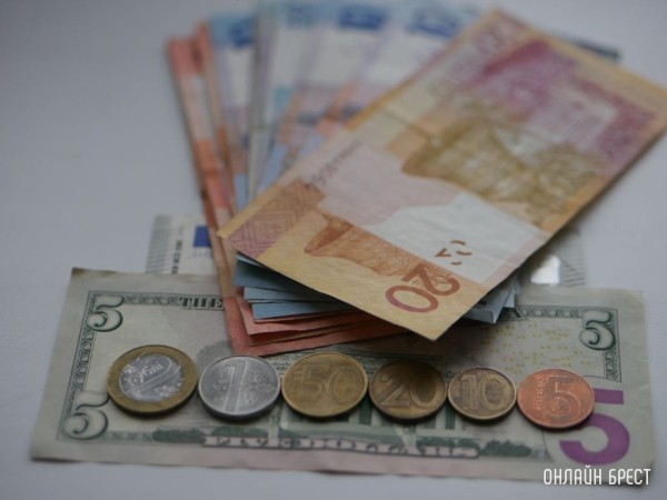 Доллар и евро снова растут