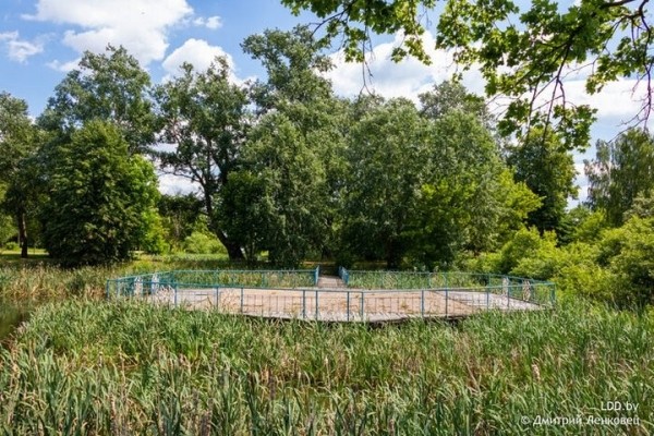 В Брестской области за 30 тысяч долларов продают панский дом с прудами