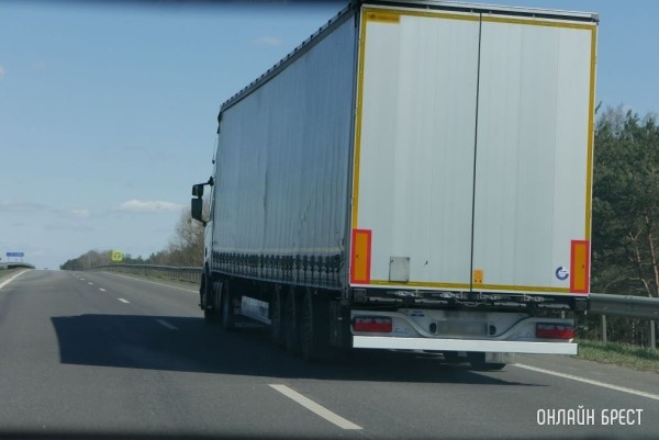 Минтранс освободил грузовики от летних ограничений на платных трассах Беларуси