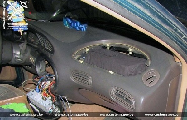 На таможне в Бресте пресекли попытку незаконного ввоза криптокошельков