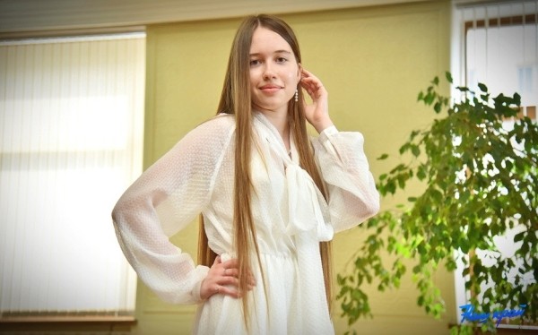 Шик, блеск, выпускной: хит-парад нарядов барановичских выпускниц Шик, блеск, выпускной: хит-парад нарядов барановичских выпускниц
