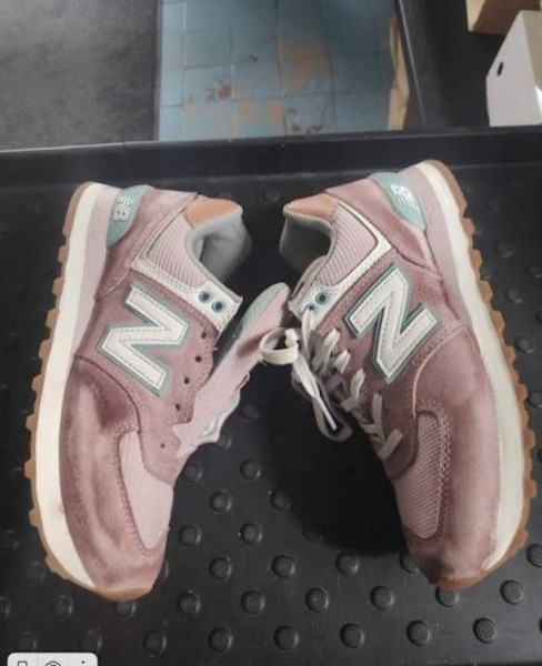 Отдала кроссовки за 600 рублей на чистку, а их там «убили»? Рассматриваем спор мастерской и клиентки Отдала кроссовки за 600 рублей на чистку, а их там «убили»? Рассматриваем спор мастерской и клиентки