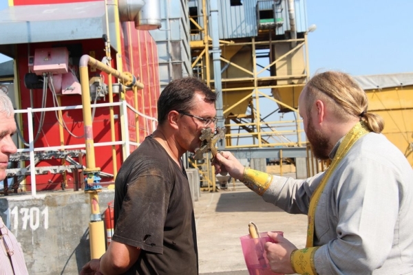 По сложившейся традиции с молитвой ко Господу начинаются уборочные работы в ОАО «Остромечево» Брестского района