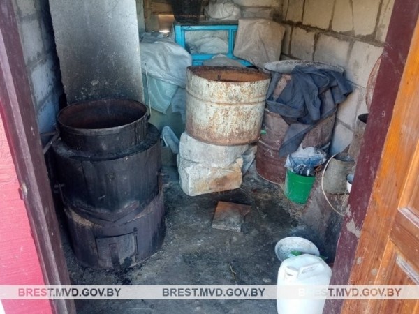 В Брестской области ликвидировали мини-завод по производству самогона В Брестской области ликвидировали мини-завод по производству самогона