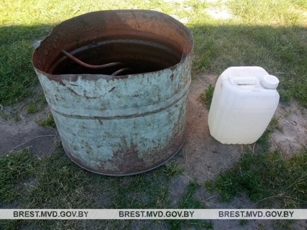 В Брестской области ликвидировали мини-завод по производству самогона В Брестской области ликвидировали мини-завод по производству самогона