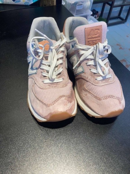 Отдала кроссовки за 600 рублей на чистку, а их там «убили»? Рассматриваем спор мастерской и клиентки Отдала кроссовки за 600 рублей на чистку, а их там «убили»? Рассматриваем спор мастерской и клиентки