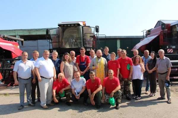 По сложившейся традиции с молитвой ко Господу начинаются уборочные работы в ОАО «Остромечево» Брестского района