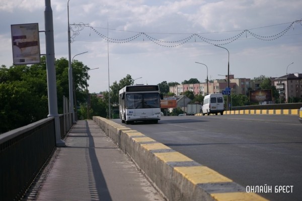 В Бресте на время бала выпускников перекроют часть ул. Ленина. Как будет ходить общественный транспорт В Бресте на время бала выпускников перекроют часть ул. Ленина. Как будет ходить общественный транспорт