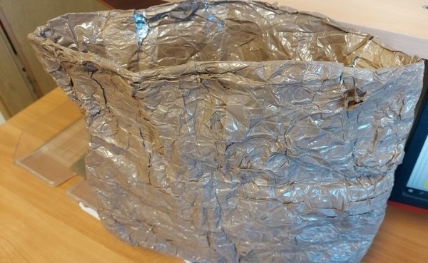 В Польше белорус выносил из магазина товары в сумке из фольги В Польше белорус выносил из магазина товары в сумке из фольги