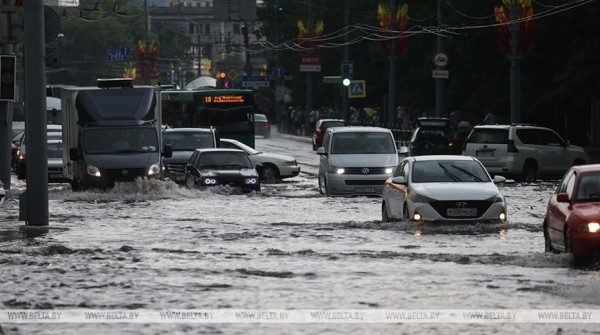 На Могилев сегодня обрушился ливень. Фотофакт