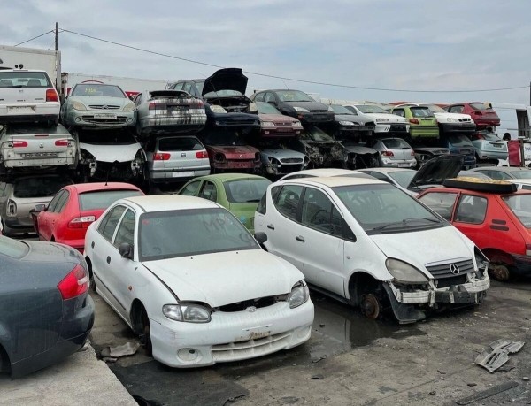 «Средняя зарплата у автослесаря — €1 200. Но после обеда все спят». Выгодно ли белорусу работать на СТО в Испании