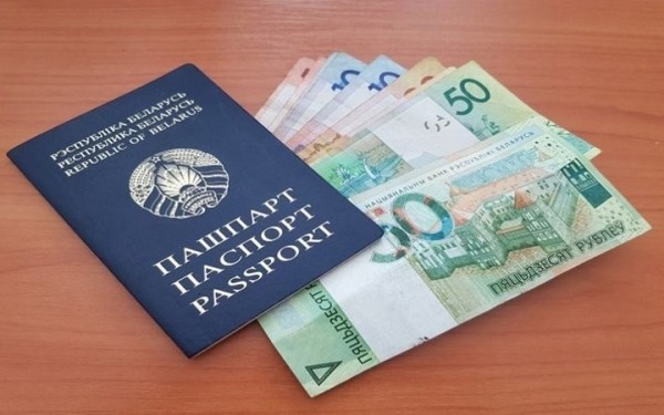 В Беларуси женщина по паспортам подруг набрала кредитов на 30 тысяч рублей. Чем закончилась такая афера