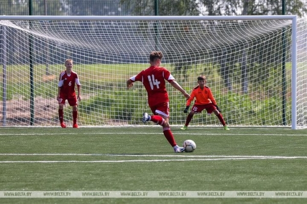 Новое футбольное поле с искусственным покрытием открыли в Малорите