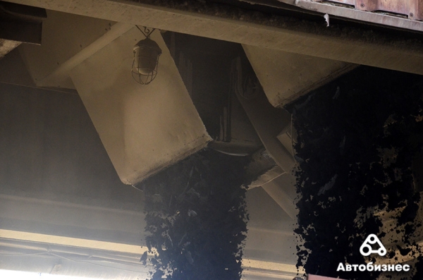 Почему дороги не служат вечно? Журналисты побывали на заводе по производству асфальтобетона и узнали ответ