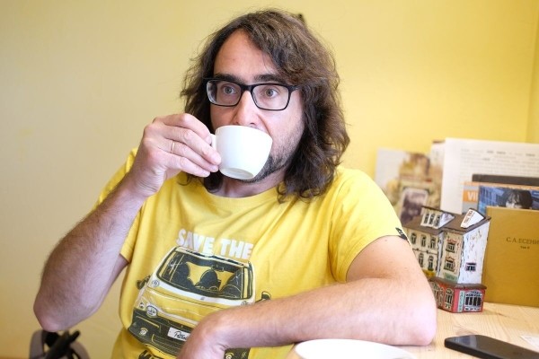 «Средняя зарплата у автослесаря — €1 200. Но после обеда все спят». Выгодно ли белорусу работать на СТО в Испании