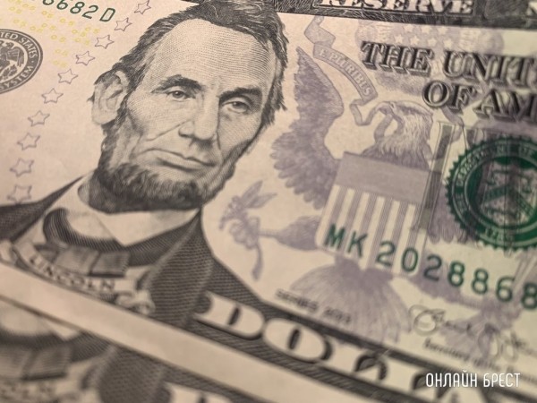 Евро стоит дешевле, чем весной 2020 года. Свежие курсы валют