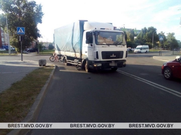 В Бресте грузовик сбил пятилетнего ребенка на велосипеде