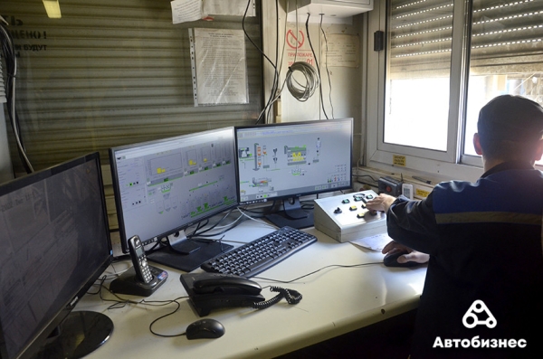 Почему дороги не служат вечно? Журналисты побывали на заводе по производству асфальтобетона и узнали ответ