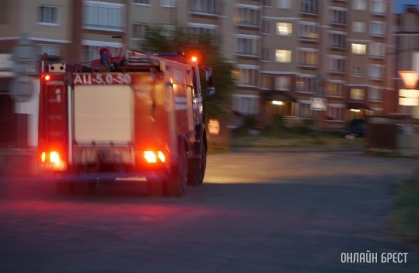 На пожаре в одной из деревень в Брестской области погибла женщина, а хозяин дома попал в реанимацию На пожаре в одной из деревень в Брестской области погибла женщина, а хозяин дома попал в реанимацию