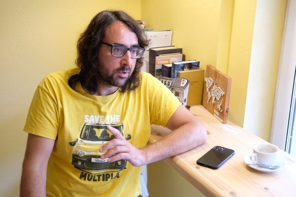 «Средняя зарплата у автослесаря — €1 200. Но после обеда все спят». Выгодно ли белорусу работать на СТО в Испании