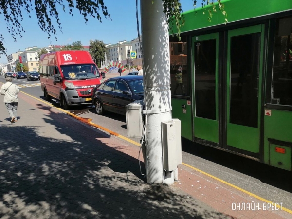 Читатель: Сегодня днём в Бресте на Ленина произошло ДТП
Читатель: Сегодня днём в Бресте на Ленина произошло ДТП