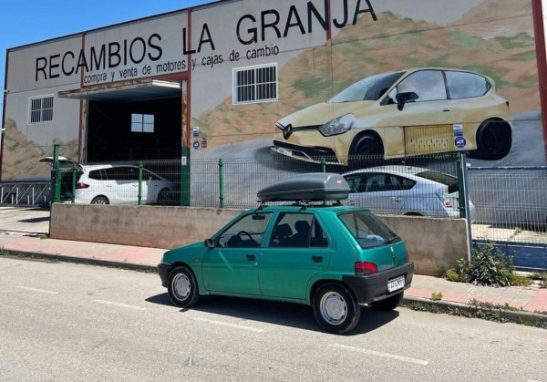 «Средняя зарплата у автослесаря — €1 200. Но после обеда все спят». Выгодно ли белорусу работать на СТО в Испании