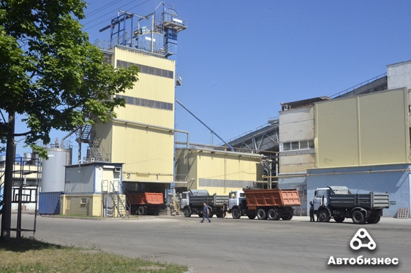 Почему дороги не служат вечно? Журналисты побывали на заводе по производству асфальтобетона и узнали ответ