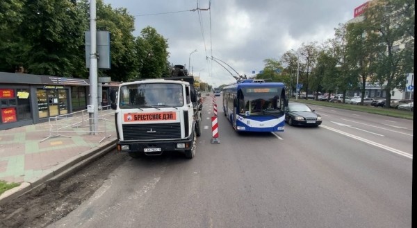 Остановку «ЦУМ» сегодня откроют, а «Проспект Машерова» закроют с двух сторон