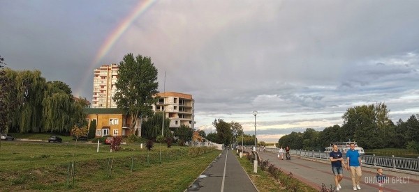 
                Читатель: Красивая Набережная в Бресте. Фото сделаны вчера вечером
            