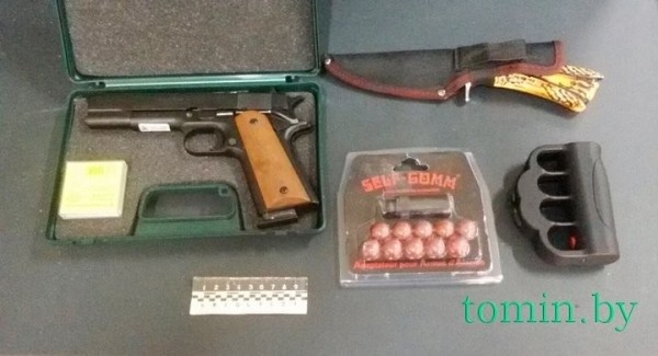 Газовый пистолет, нож и электрошокер обнаружили в пункте пропуска «Брест» у гражданина Франции Газовый пистолет, нож и электрошокер обнаружили в пункте пропуска «Брест» у гражданина Франции