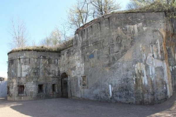 Правда ли, что в Брестской крепости продаётся казарма и пороховой погреб?