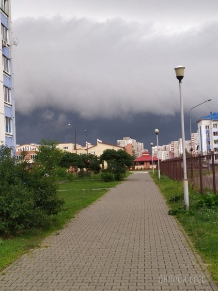 Читатель: Так накрыло Брест вчера. Фото сделано на Вульке
Читатель: Так накрыло Брест вчера. Фото сделано на Вульке